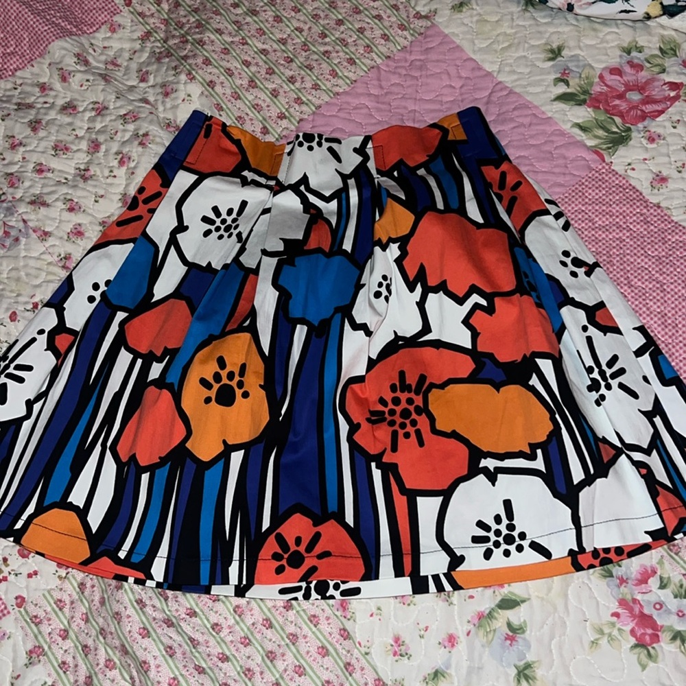 Floral skirt with elastic waistband